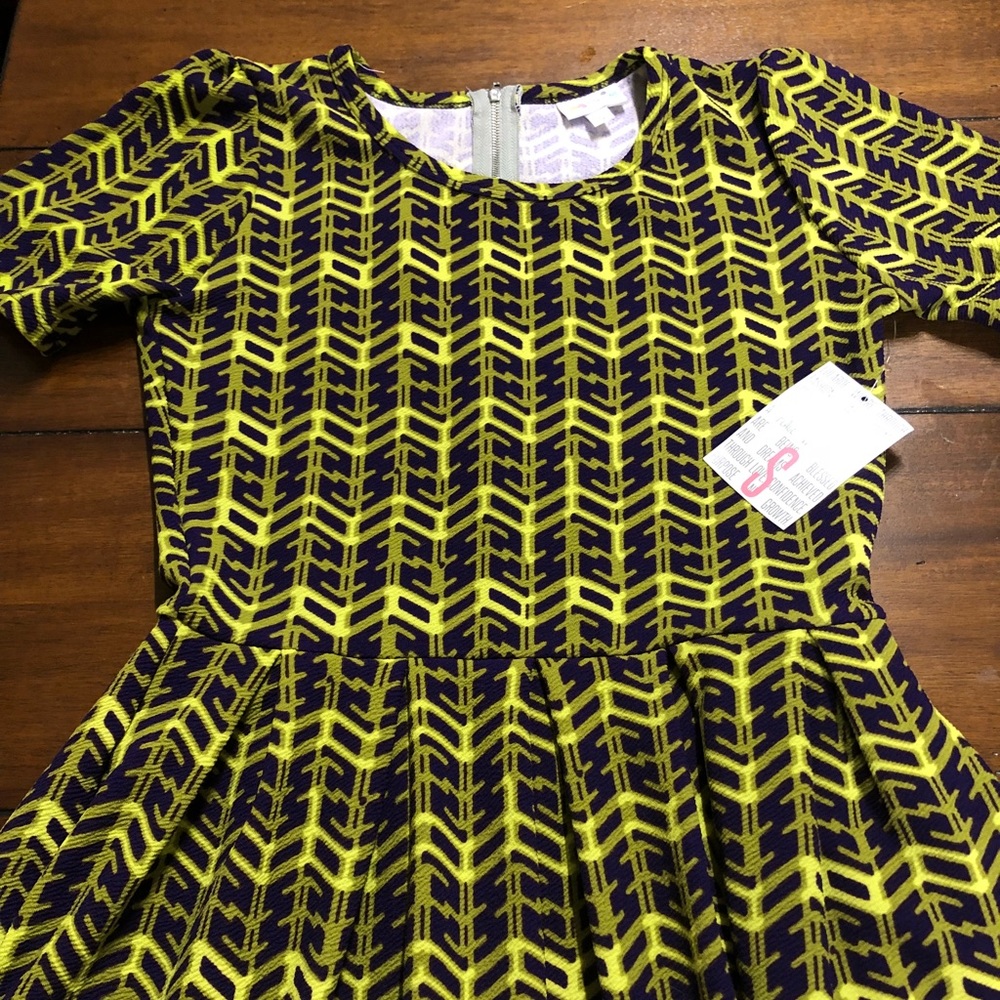 Small green and purple lularoe Amelia NWT